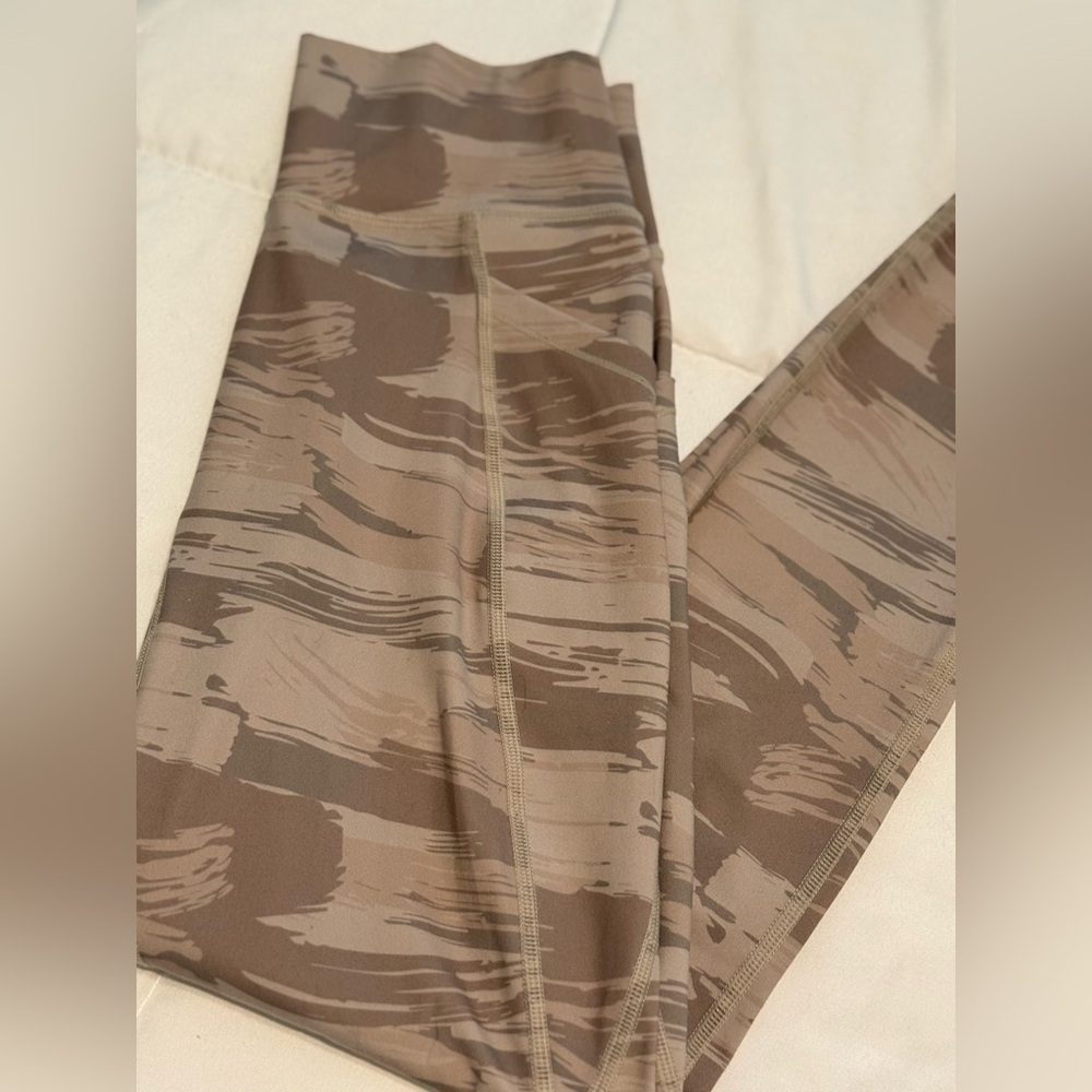 Alphalete Surface Pocket Leggings - Picture 11 of 12